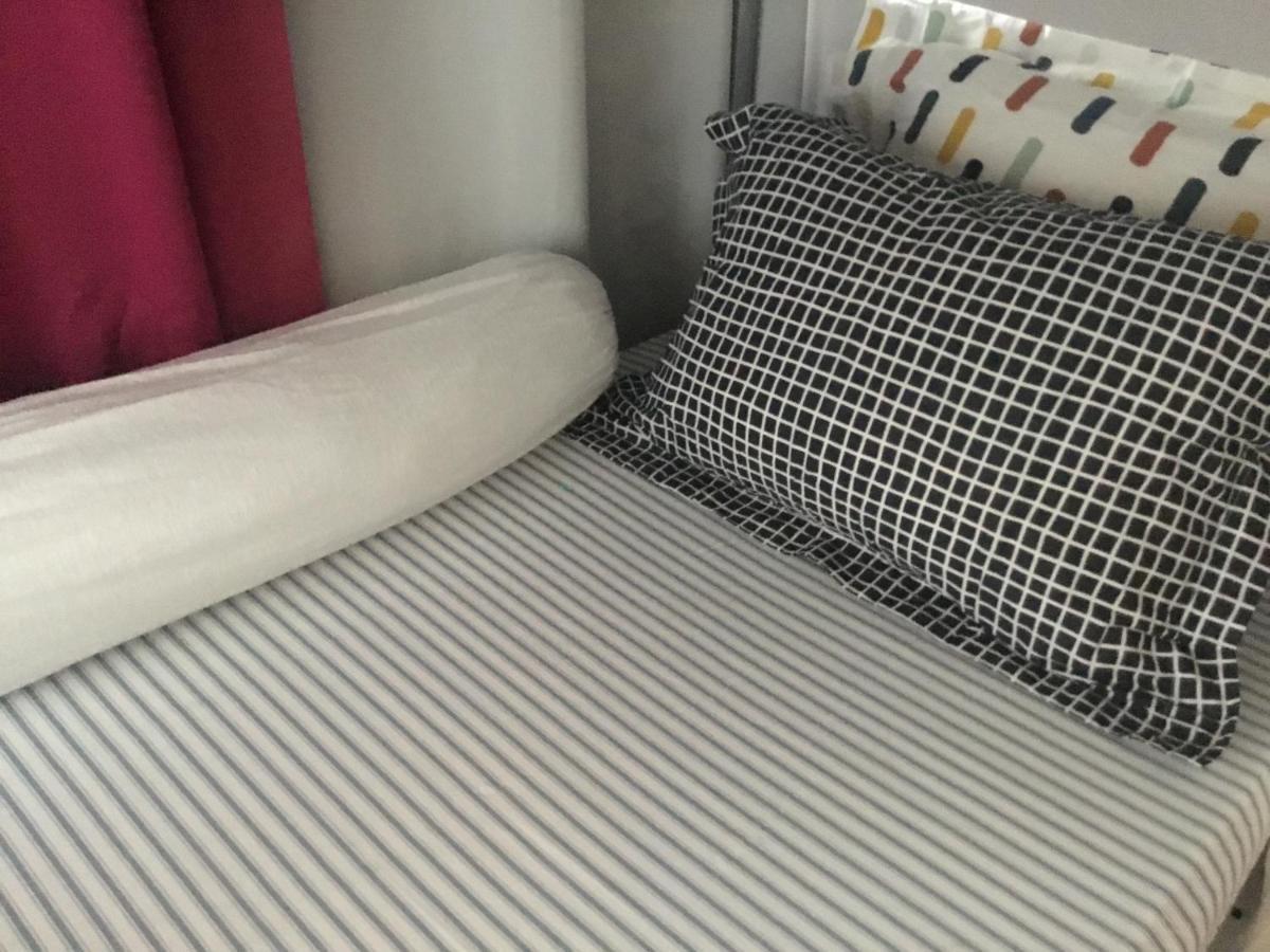 Just For Sleep - Parisian Male Dorm Room -Daily Stays 8Pm To 10Am- Contact Booking Message On The Arrival- Pas D'Appel Phone Bobigny Exterior foto